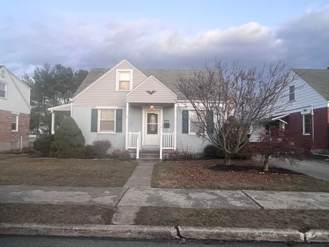 Primary Photo - Charming 4-Bedroom Home in Midway Manor, A...