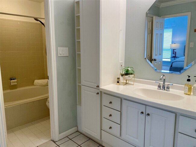 Building Photo - 2478 Bering Dr