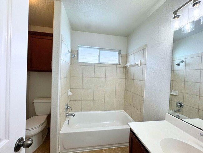 Building Photo - 716 Alamo Plaza Dr