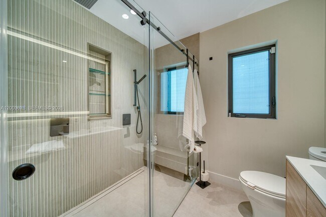 Building Photo - 1940 SW 32nd Pl