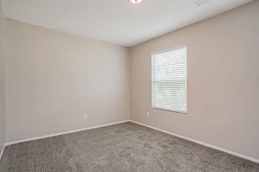 Building Photo - 3052 Van Dorn Rd