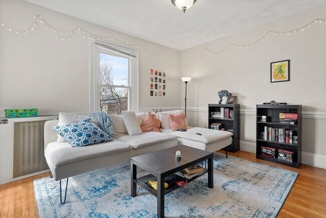 Building Photo - 68 Pleasant St