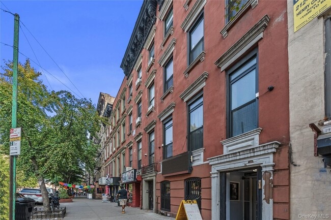 Building Photo - 220 E 116th St