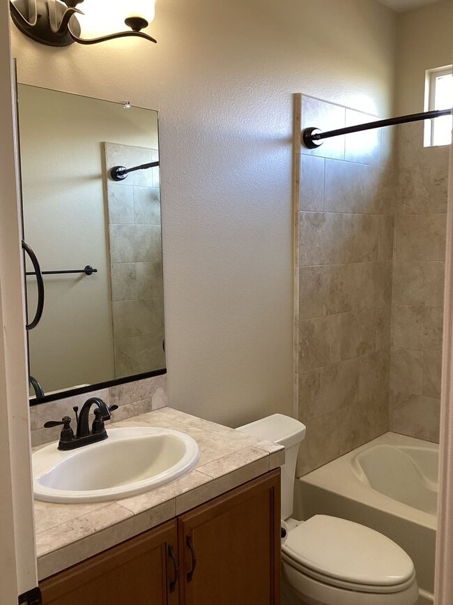 Building Photo - Beautiful Newer Rice Ranch Single Story Ho...