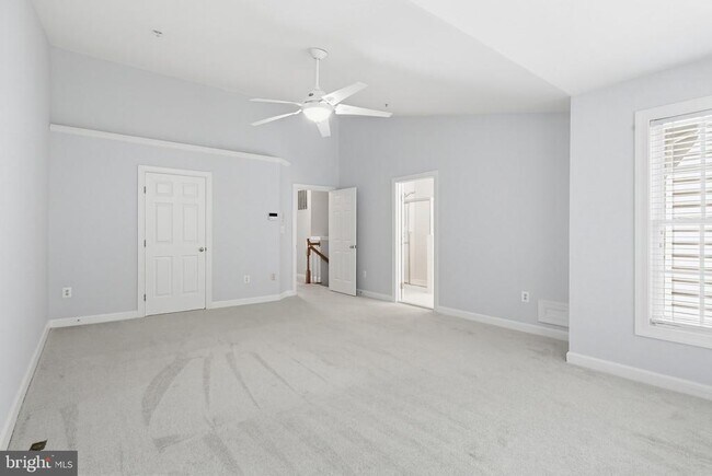 Building Photo - 10635 Hillingdon Rd