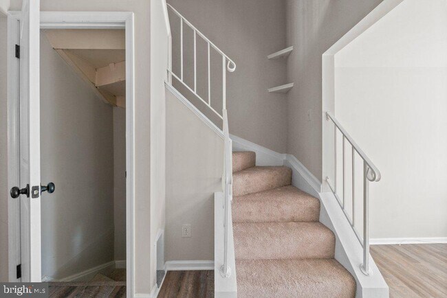 Building Photo - 5 Bardia Ct