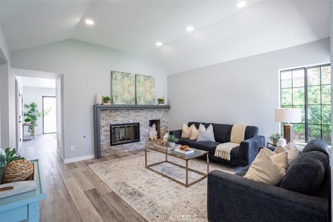 Building Photo - 10638 Grandview Dr