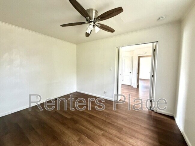 Building Photo - 229 East 28th St N