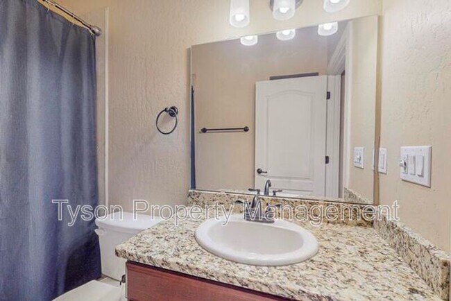 Building Photo - 1667 Domino Dr SE