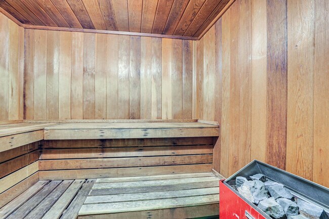 Building Photo - 1109 Gulf of Mexico Dr