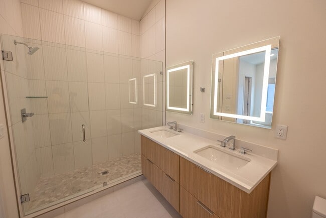 Building Photo - Riverside Townhomes - Waterfront Living in...