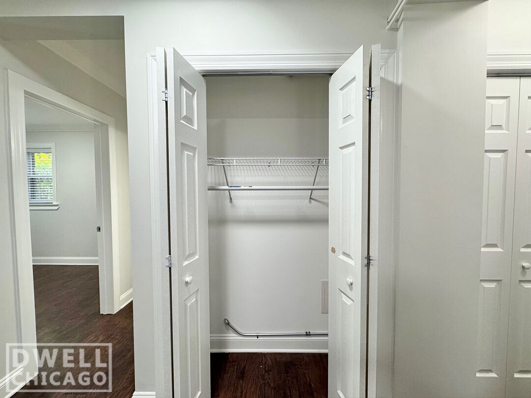 Building Photo - 2125 W Giddings St