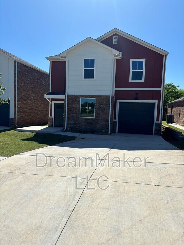 Primary Photo - 1024 Varenna Ln