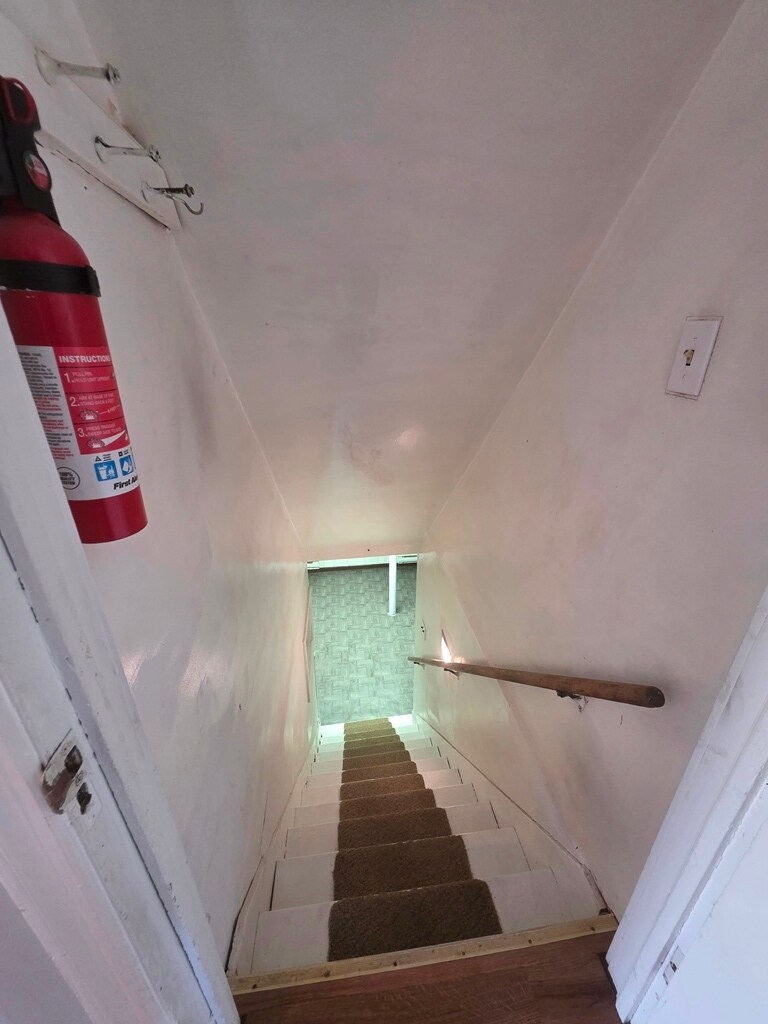 Building Photo - 19 Lakeview Ave