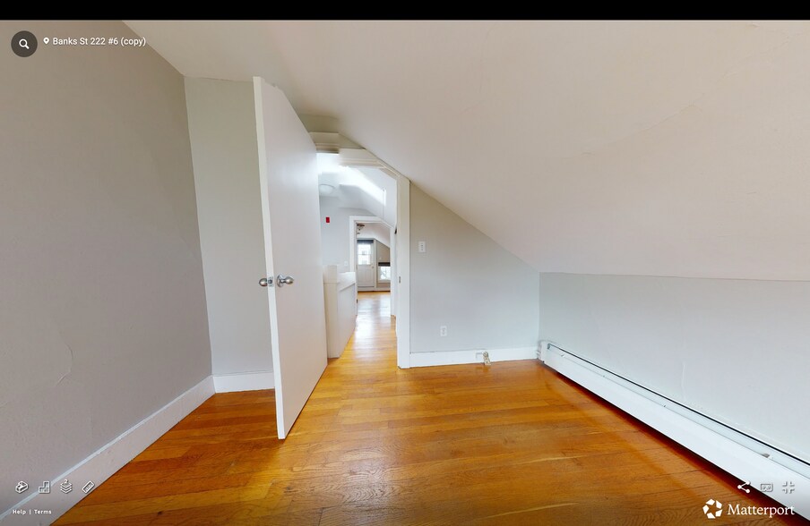 Building Photo - 208 Banks St