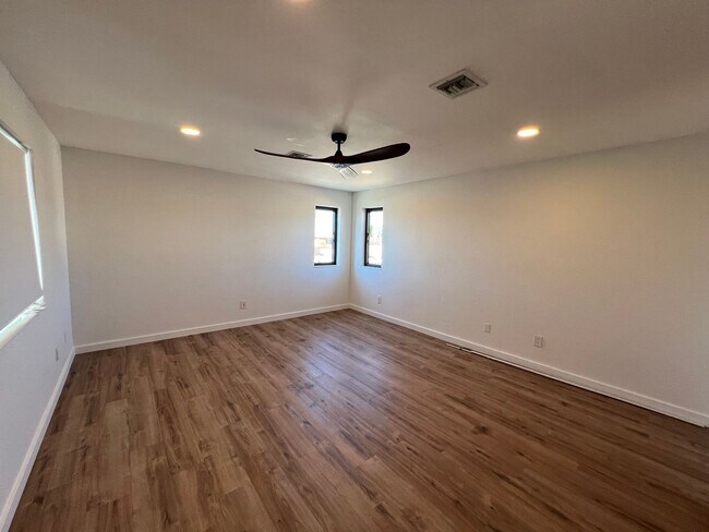 Building Photo - POOL HOME IN SHEFFIELD ESTATES!