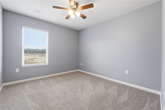 Building Photo - 255 Deerberry Dr