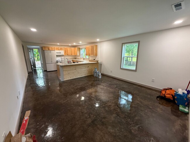 Building Photo - Newly renovated home in Marshall County