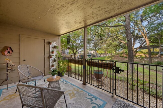 Building Photo - 1135 Barton Hills Dr