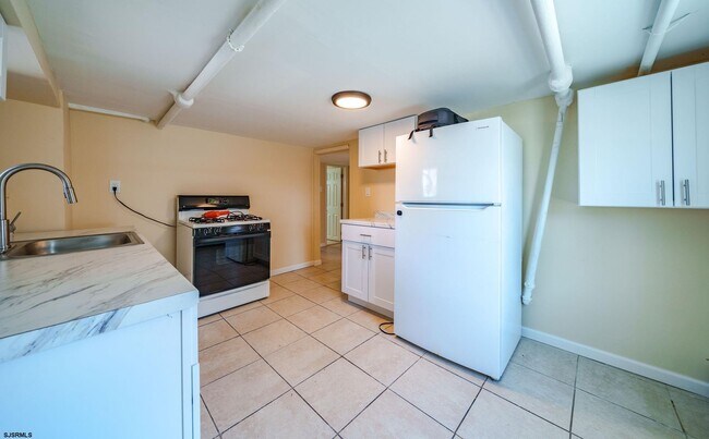 Building Photo - 65 N Laclede Pl