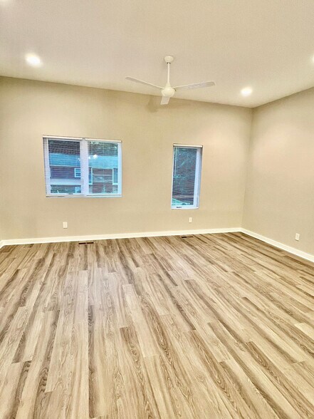 Building Photo - Room in Townhome on Gregg St
