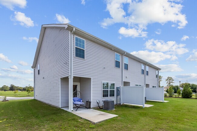 Building Photo - 3610 Sedge Dr