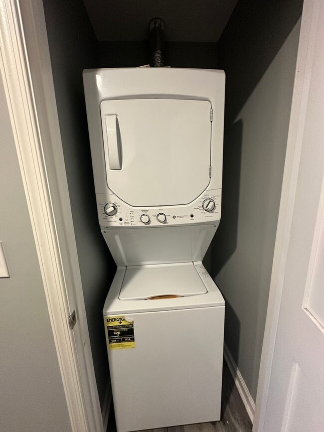 Building Photo - Section 8 Approved. Beautiful 4 bed, 1.5 house for rent