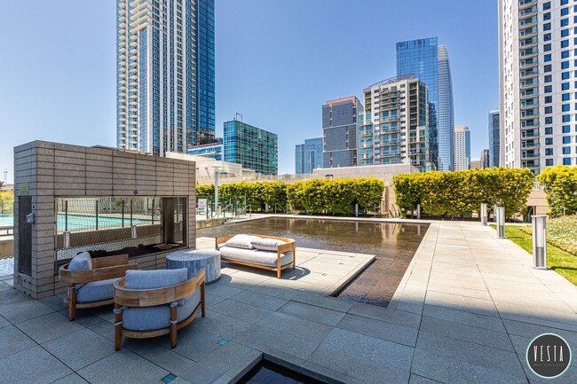 Building Photo - ELEGANT CITY 1BD/1BA RETREAT WITH SKYLINE ...