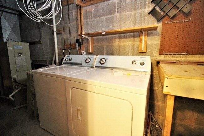 Building Photo - Beautiful 2bd/2ba Historic Butcher's Hill w/ CAC and W/D! --Available 7/15!