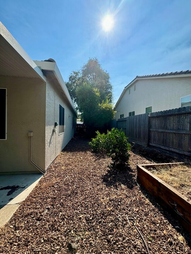 Building Photo - Stunning 3-bedroom 3-bathroom home in Yank...