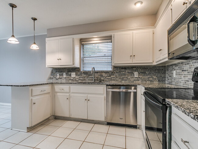 Building Photo - 205 N Rockypoint Dr