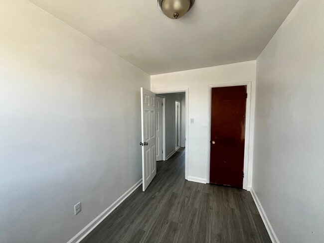 Building Photo - 3 bedroom 1 bath house