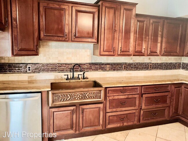 Building Photo - 4 br, 2.5 bath House - 1040 Blanchard Place