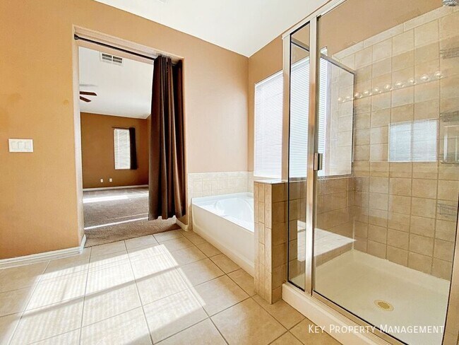 Building Photo - 9057 Spinning Wheel Ave