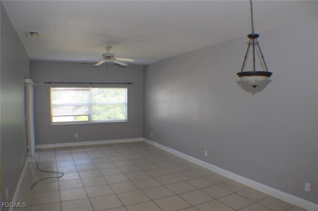 Building Photo - 607 SE 13th Pl