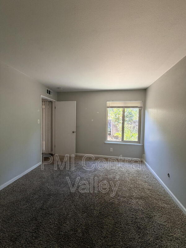 Building Photo - 3440 W Benjamin Holt Dr