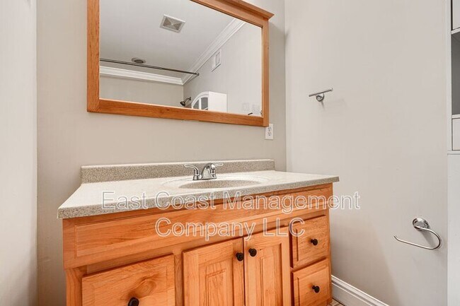 Building Photo - 1122 Scott St