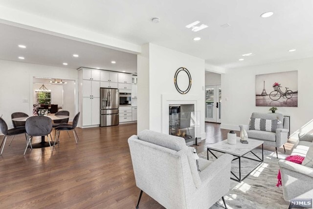 Building Photo - 648 E Broad St