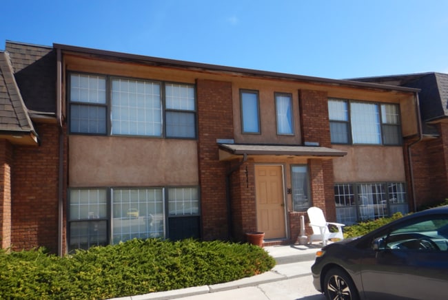 Primary Photo - 1717 Fetterman Dr