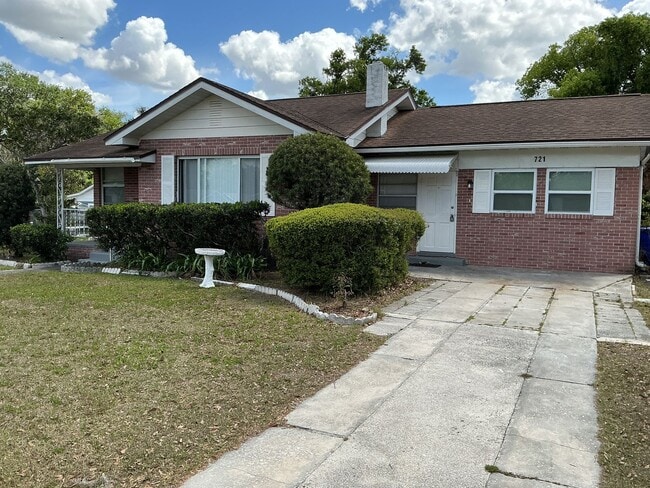Building Photo - 3 Bed / 2 Bath Home in North Lakeland – Spacious Yard & Great Location