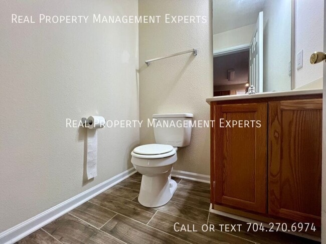 Building Photo - 9615 Little Leaf Dr-