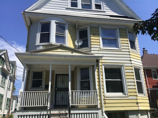 Building Photo - 4 bedroom 2 bathroom single family home