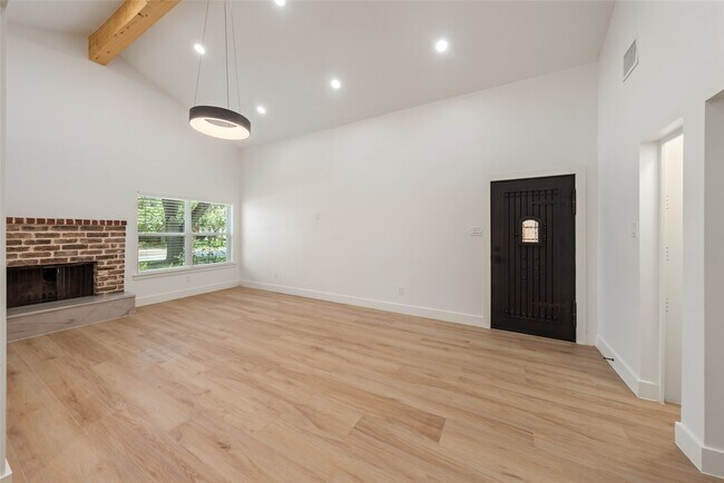 Building Photo - 9323 Portal Dr