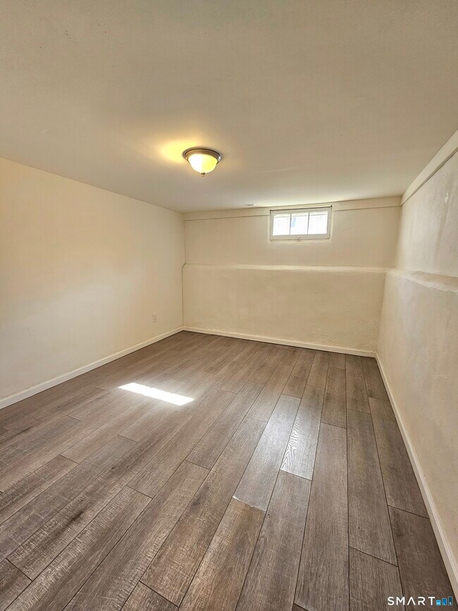 Building Photo - 2071 Middletown Ave