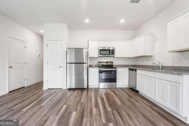 Building Photo - 102 Saginaw Ct