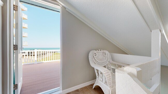 Building Photo - 959 N Hwy A1A