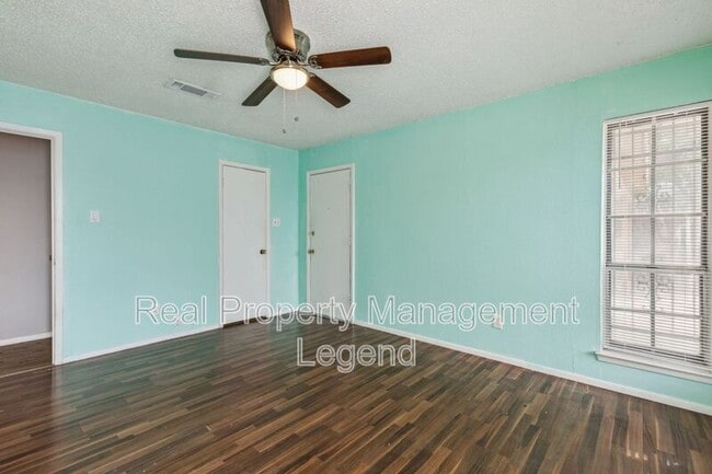 Building Photo - 8236 El Retiro Rd