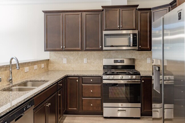 Building Photo - Brand new Luxurious 3 bedroom 3 bath + LOFT townhouse in Stone Gate community High Point. Master ...
