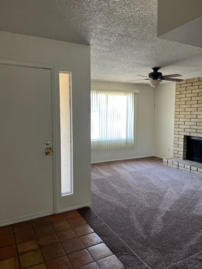 Building Photo - Charming 3 Bed 2 Bath home in Mesa with co...