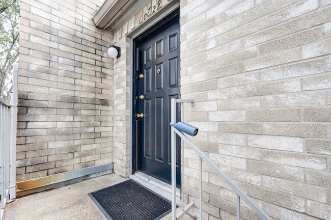 Building Photo - 10729 Braes Bend Dr